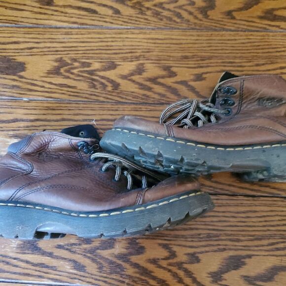 Dr. Martens brown leatger lace up men boots sz. 10
